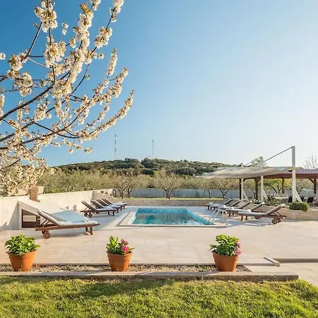 Villa Monsena